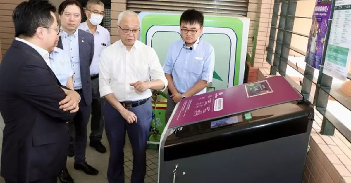 謝展寰︰減廢回收約章推出一年　約900個私人住宅物業響應簽署