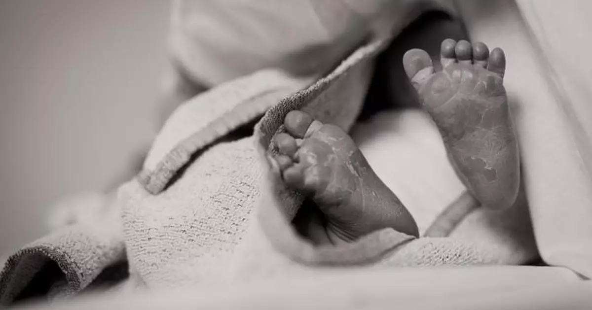 無人看管擅闖病房 法6歲男童誤將早產女B當公仔重摔落地致死