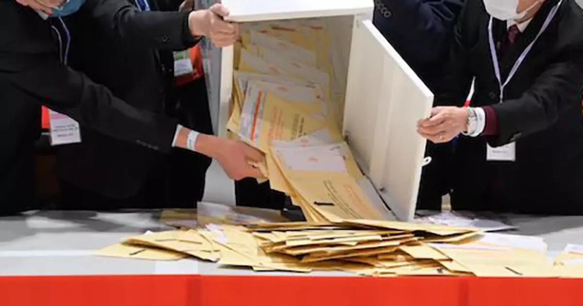 選委、議員促設內地投票新安排 倡電子投票、郵寄選票便利數十萬港人