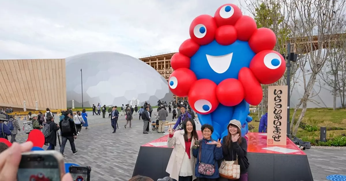 世博3.8米高官方吉祥物「脈脈」雕像開放競標 8.5萬可帶回家