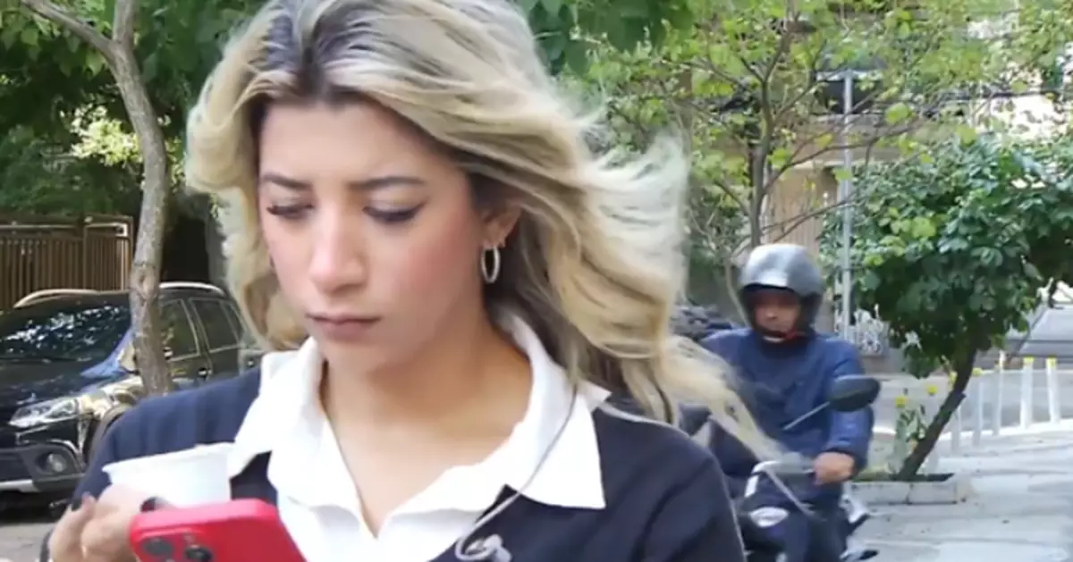 街頭直播突遭搶手機 巴西女記者奮勇追趕幸運奪回 事發經過全被拍