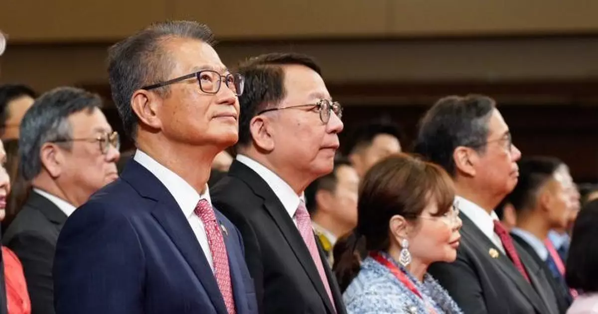 陳茂波品嚐地道創新飲品美食　慶賀香港回歸28周年