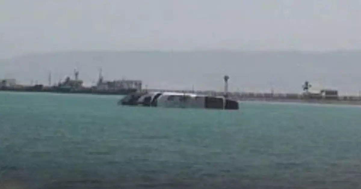 埃及當局指有石油公司駁船蘇彝士灣翻側