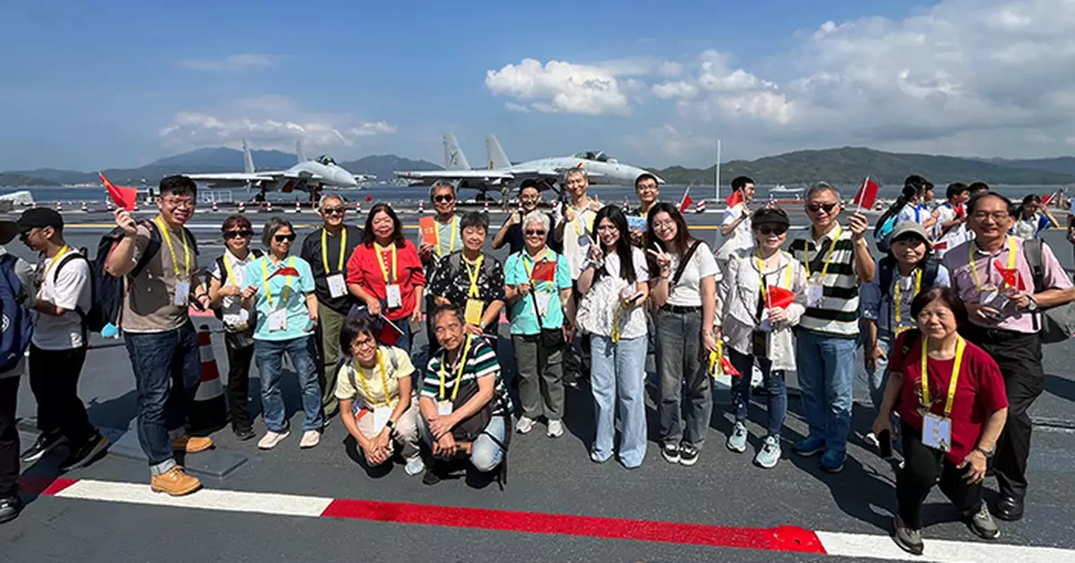 山東艦訪港 | 港專百餘師生校友登艦參觀 近距離領略國防成就增自豪