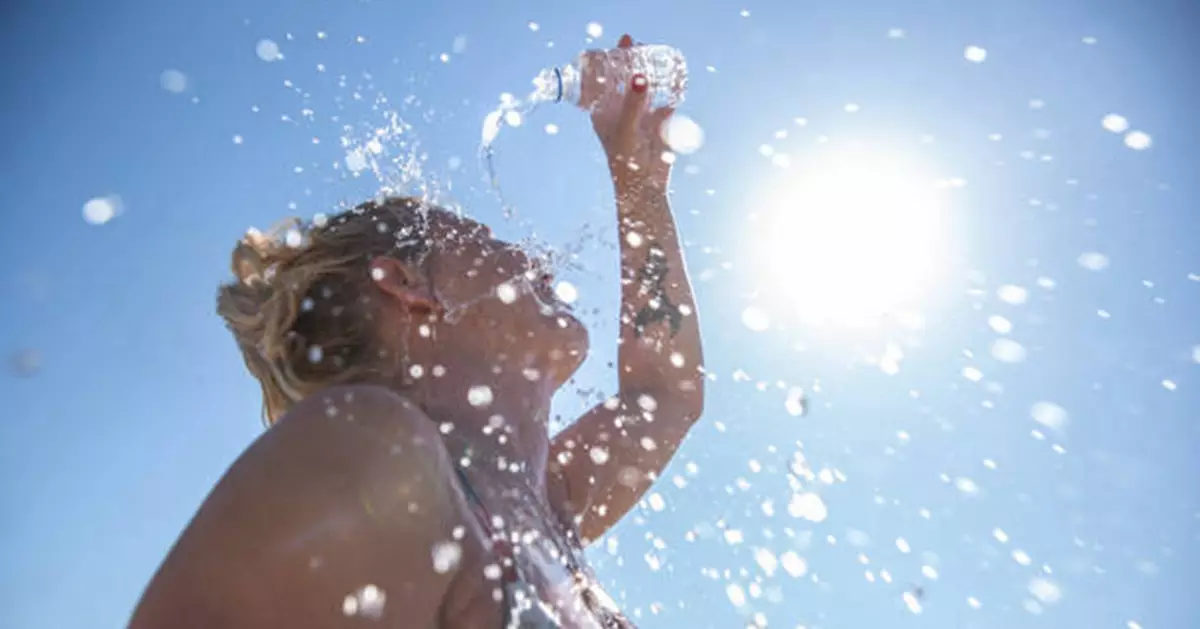 不止室外！日專家指黃昏在家易中暑 留意「無感蒸發」及時散熱補水