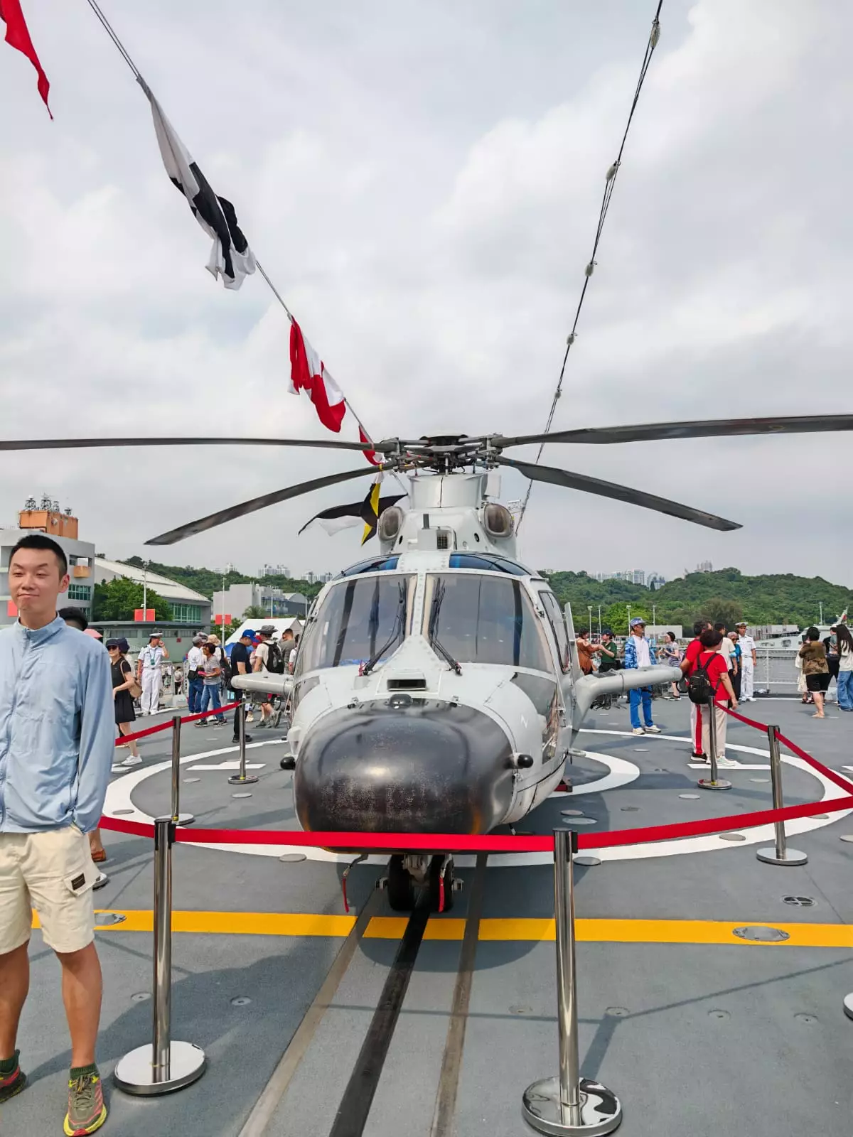 湛江艦上的直升機。讀者提供圖片