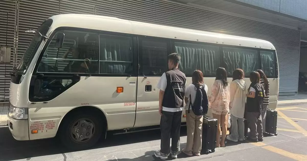 警方灣仔駱克道及軒尼詩道掃黃 共拘10名女子涉違反逗留條件