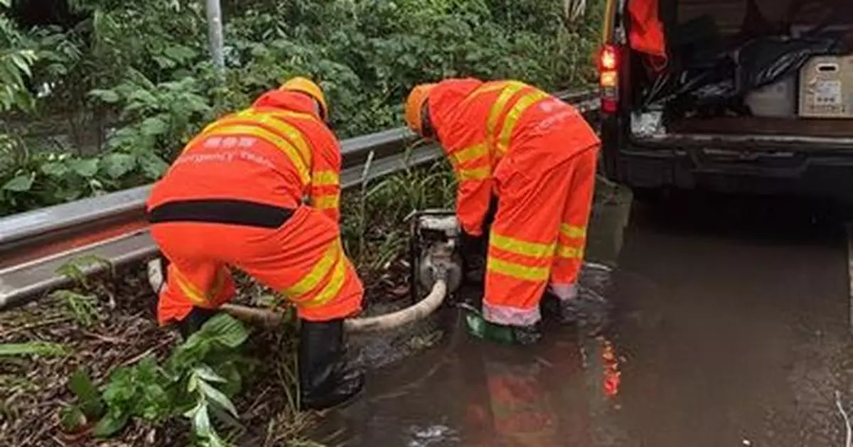 渠務署稱截至早上10時確認新田公路兩宗水浸個案