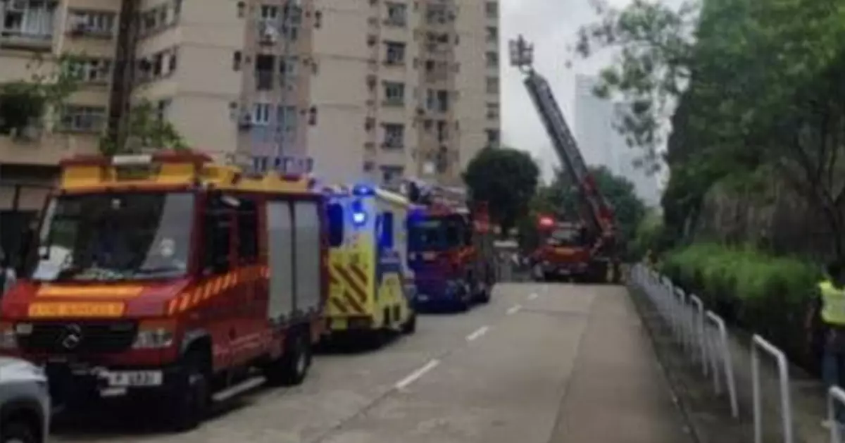 荔景悅麗苑單位疑雜物起火  約30住客自行疏散無人傷