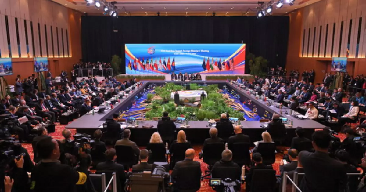 王毅出席東亞峰會外長會 籲各國增進理解信任維護和平穩定