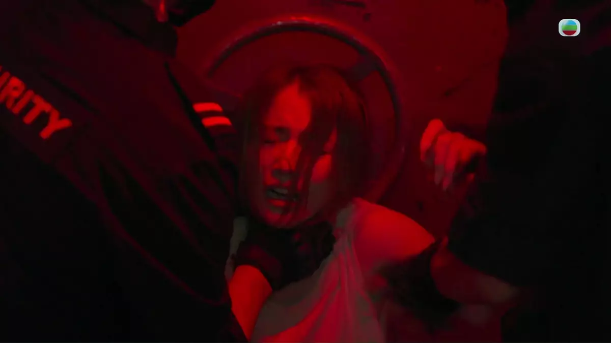 呢場兩男虐殺蔡佩汶嘅場口拍得好緊張好真實,Amber嘅到位反應亦增加咗場口嘅感染力。
