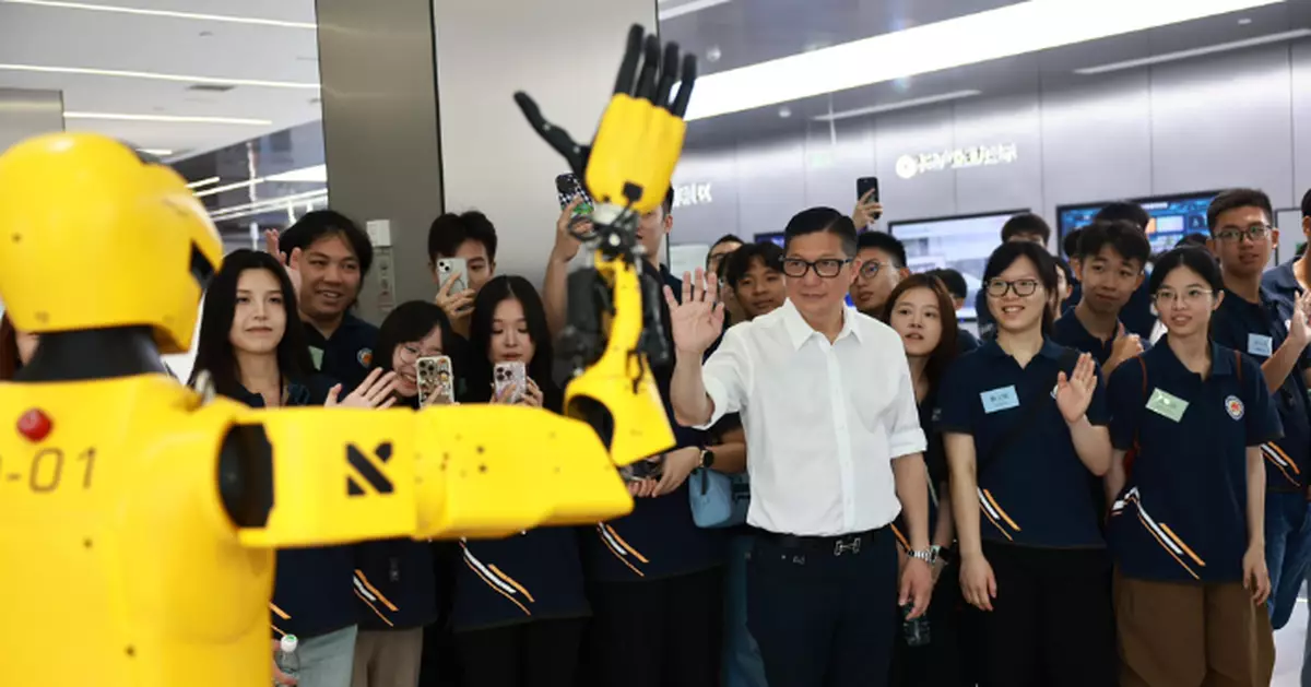 率團訪江蘇抵達無錫 鄧炳強﹕為青年人爭取內企實習機會非常值得