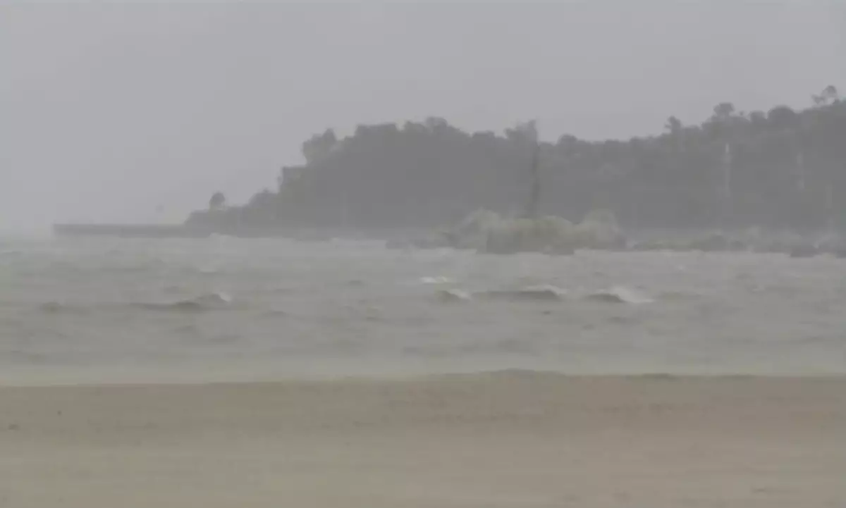 廣東省亦受韋帕威脅，海上有大浪。中央氣象台直播截圖