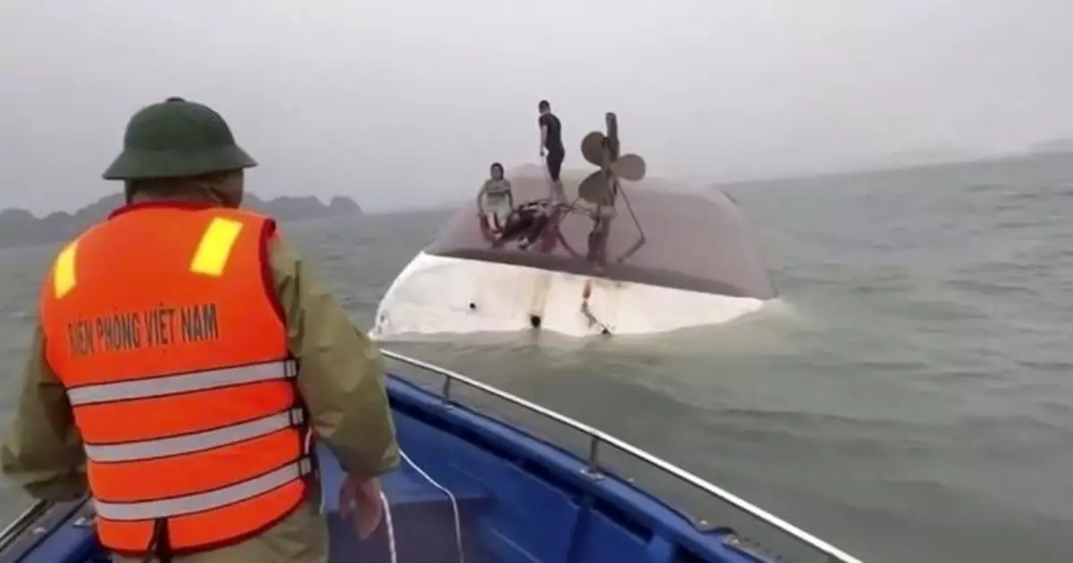 越南下龍灣觀光船翻沉事故  增至36死