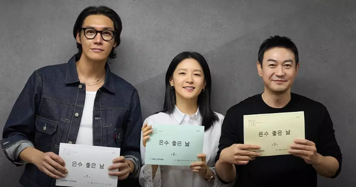 李英愛、金英光攜手新劇回歸 劇本圍讀現場首曝光