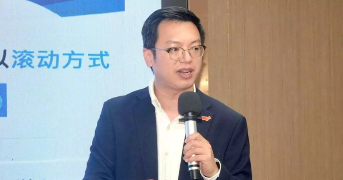 何啟明﹕個別失業率較高行業工人可讀再培訓課程