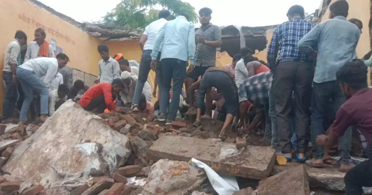 印度一公立學校天花和外牆倒塌7死26傷
