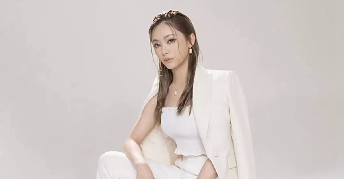 葉蒨文西裝造型破格登場 霸氣女總裁上身