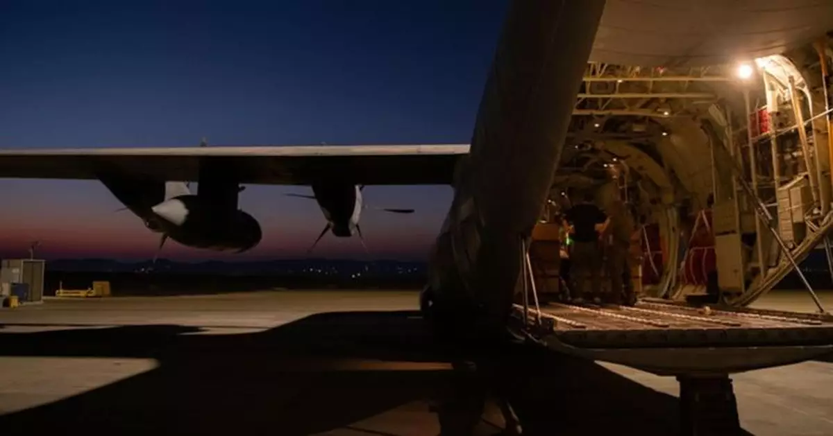 以巴衝突 | 以軍稱已恢復向加沙空投援助物資 由阿聯酋和約旦執行