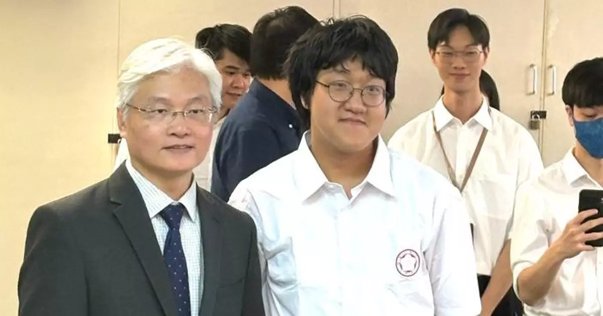 DSE放榜｜中國婦女會中學「終極狀元」王海博內地出生3歲來港 8科5**創DSE史上最高紀錄