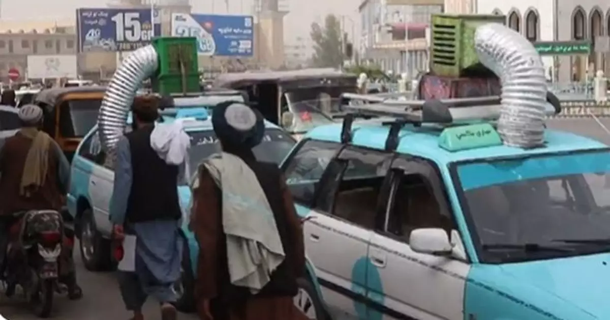 阿富汗的士司機抗暑奇招！車頂DIY「土製冷氣」對抗50°C極端高溫