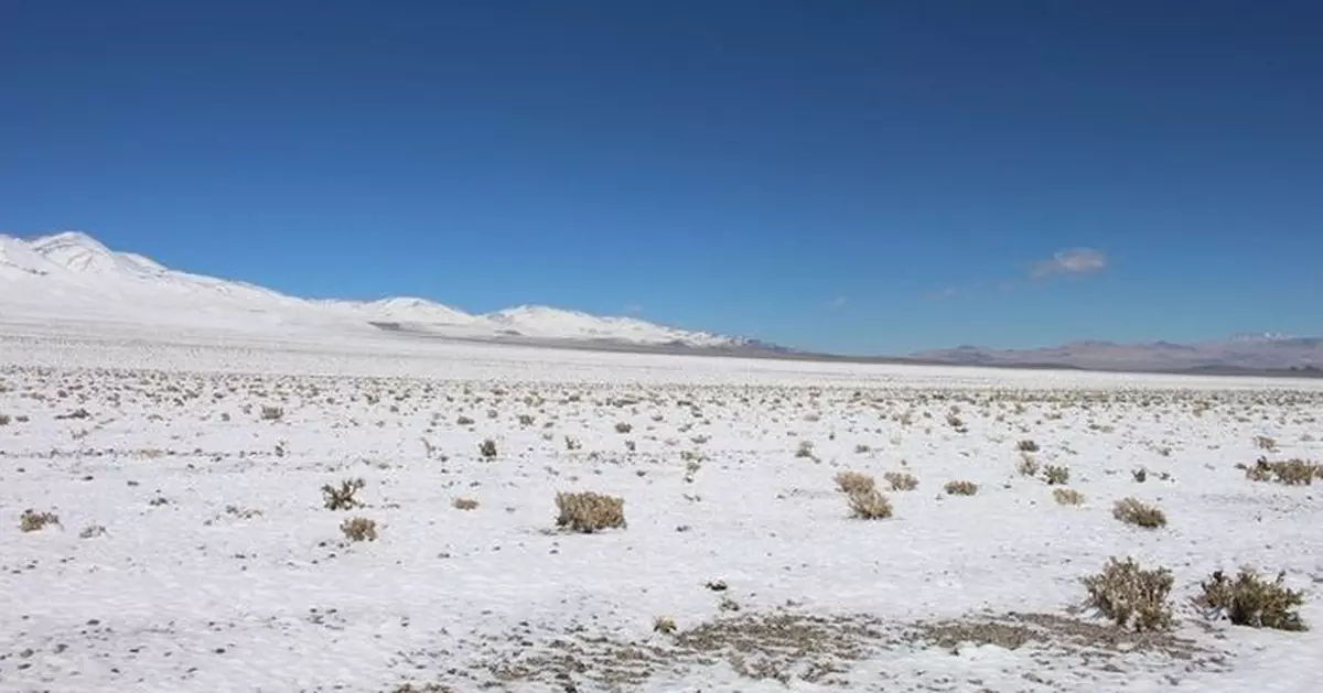 世界最乾沙漠！智利阿塔卡瑪沙漠10年來首見降雪 居民感驚奇