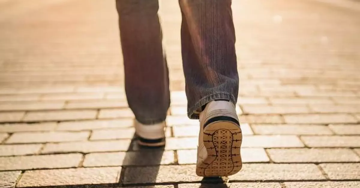 人行道散步被樹根絆倒重創腦損 美國女教師怒告政府歷7年獲賠逾5千萬