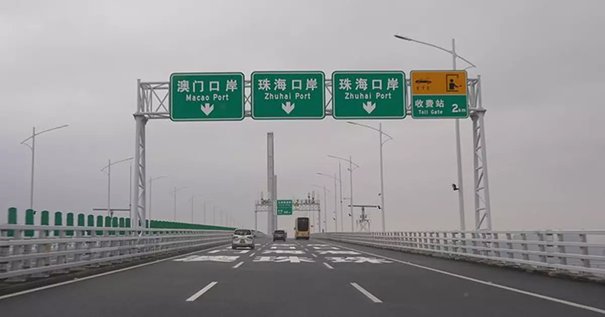 許正宇稱暫無意向離境私家車徵收邊境建設費