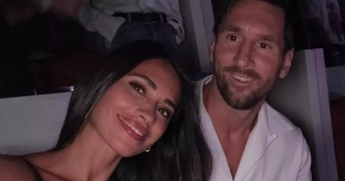 亮相Coldplay美國演唱會 美斯夫婦遭「Kiss Cam」捕捉掀全場熱潮