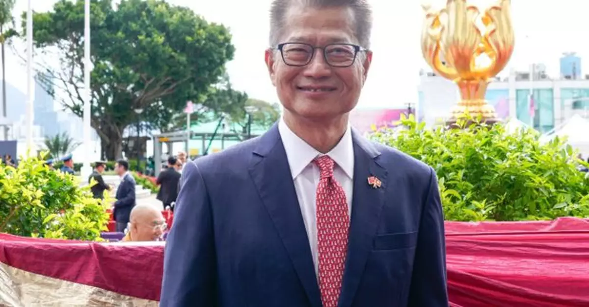陳茂波稱與同事品嚐地道創新飲食　慶賀香港回歸28周年