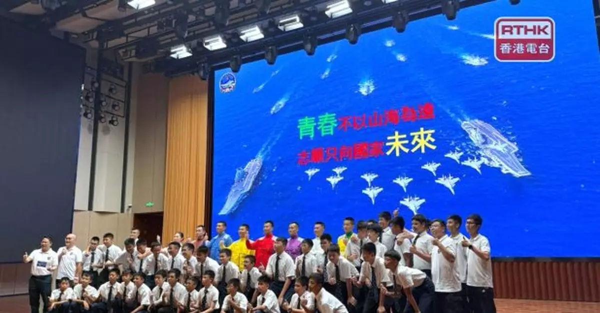 山東艦編隊訪港|昂船洲軍營國防知識講座 學生對艦上工作感興趣