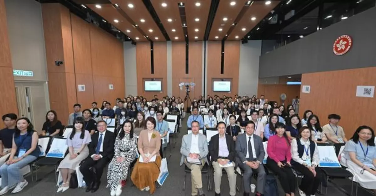 約120名青年及大學學員參與第三階段法治教育領袖培訓計劃