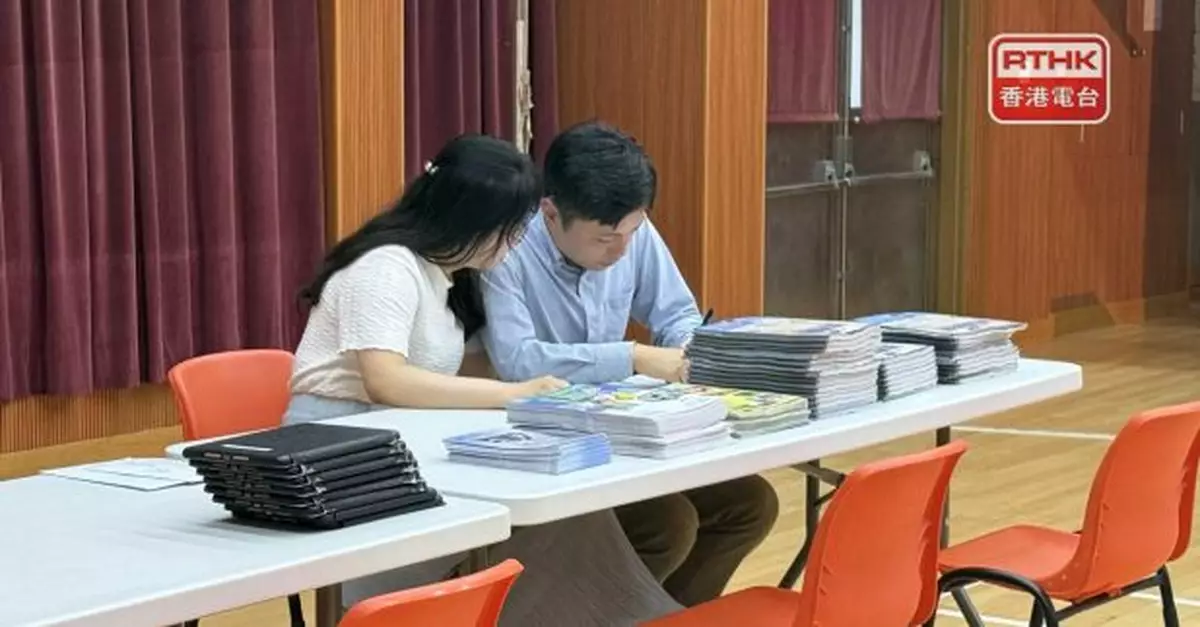 DSE放榜｜陸續有考生回校取成績單　社工在場提供輔導