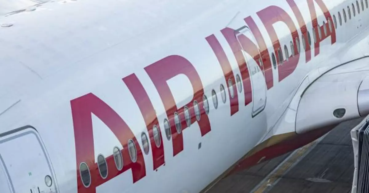 印度航空一架從香港飛往新德里客機降落後起火　無人傷亡