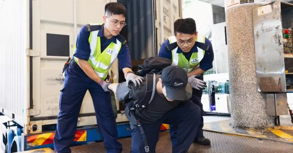 海關與入境處及消防處舉行反恐情報處理及危害物質事故聯合演習