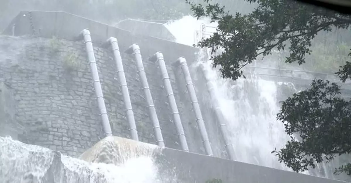 天文台：昨日暴雨本港上空發展及加強　比較難預測
