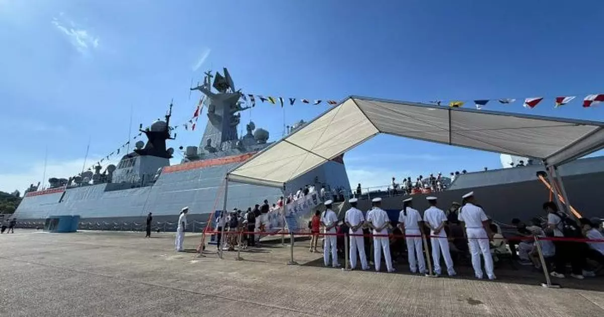 山東艦編隊訪港｜大批市民到昂船洲軍營參觀湛江艦及運城艦