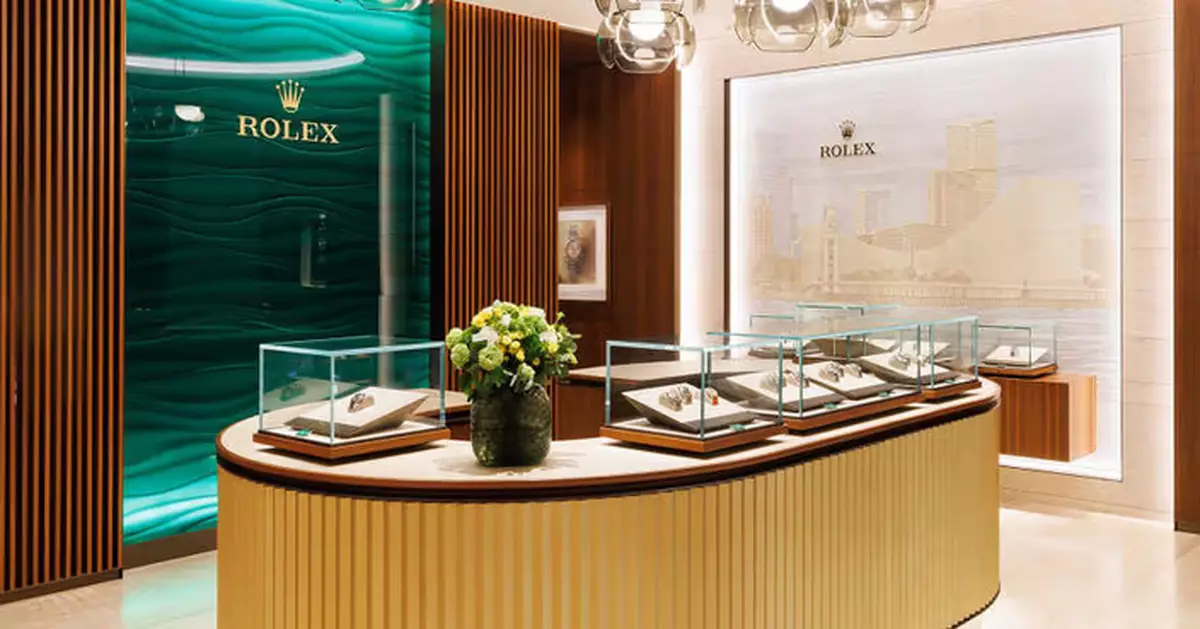 英皇鐘錶珠寶半年純利增半成  中期息0.55仙