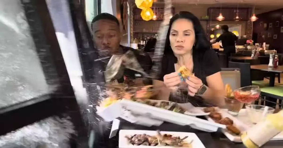 美網紅餐廳吃播突遇失控休旅車衝入撞翻餐枱 玻璃碎四濺食物橫飛似拍電影
