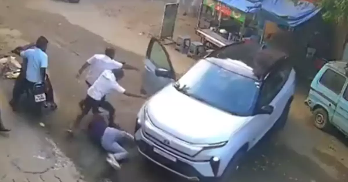 印度國產電動車失控滑行碾斃男車主 家屬質疑遠程「召喚模式」惹禍