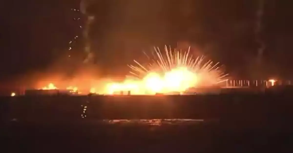 日本盛大花火大會發生火警 2萬發煙花發射船突冒火光活動被急停