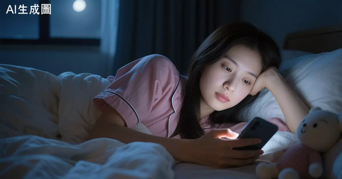 側躺刷手機恐致近視斜視 專家教正確用眼守護眼睛健康