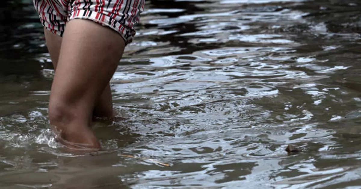街道積水潛藏病菌恐增感染風險 專家籲涉水後即時清潔雙腳防感染