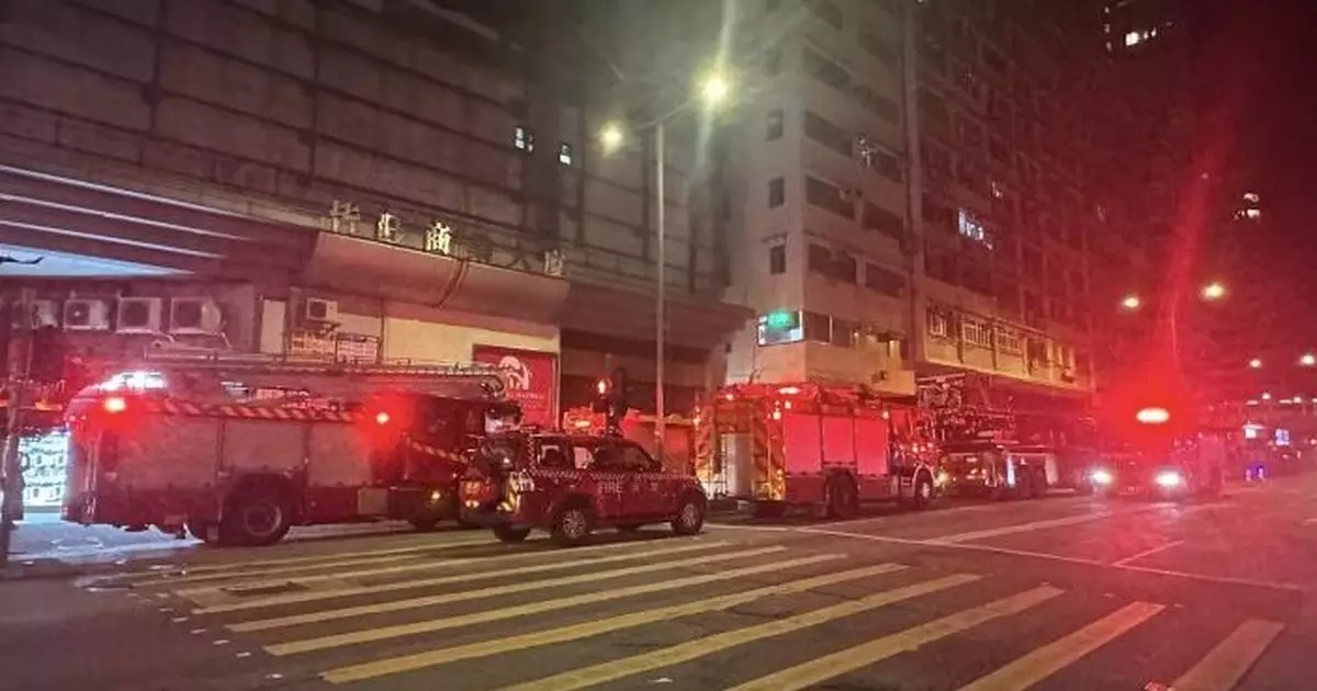 洗衣街3死1傷火警涉事單位對面戶：白煙自門縫湧入無法逃生 消防很快將火撲熄