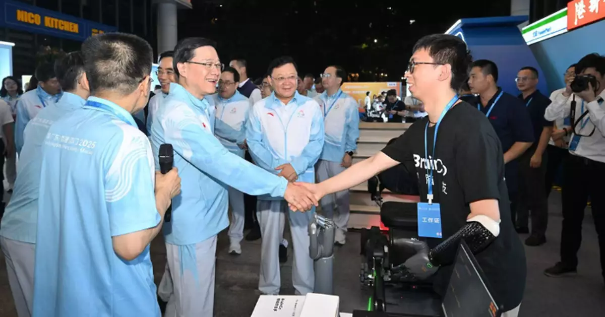 李家超為全運倒數活動穿梭港深兩地 稱彰顯大灣區便捷聯通