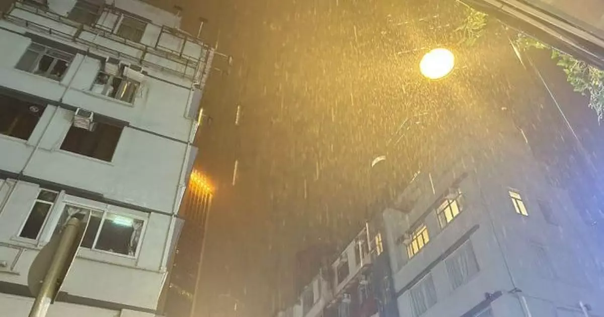 天氣|天文台凌晨發出紅雨近5小時 所有上午校及全日制學校停課