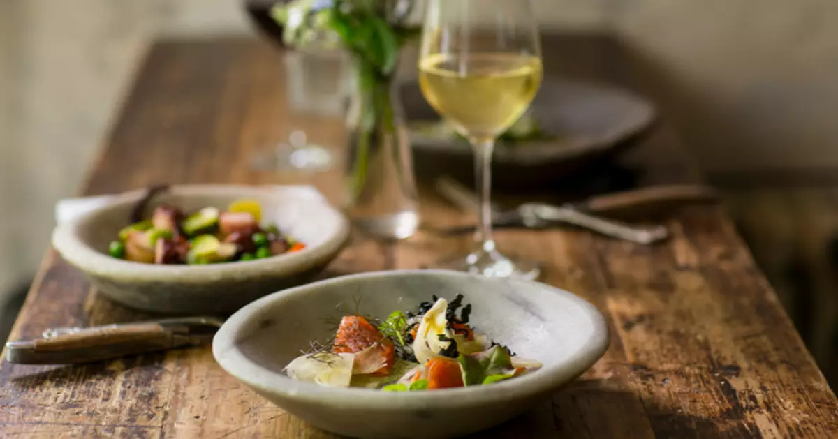 法國人畀小費好疏爽？ 研究曝電子支付小費金額頻率急升