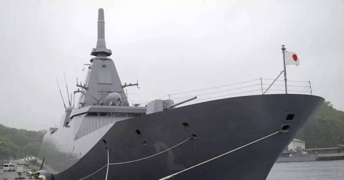 日本海上自衛隊護衛艦與美英航母舉行聯合訓練