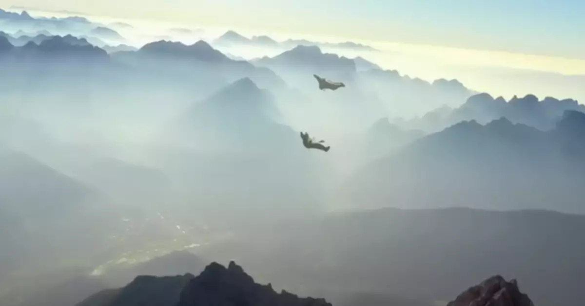 中國公民翼裝飛行意大利山區身亡 駐意使館正協助家屬