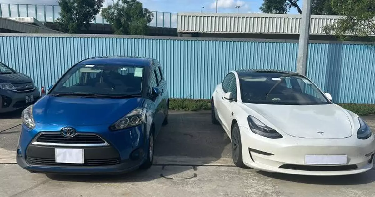 警方港島總區打擊「白牌車」 拘1男1女司機涉非法載客取酬